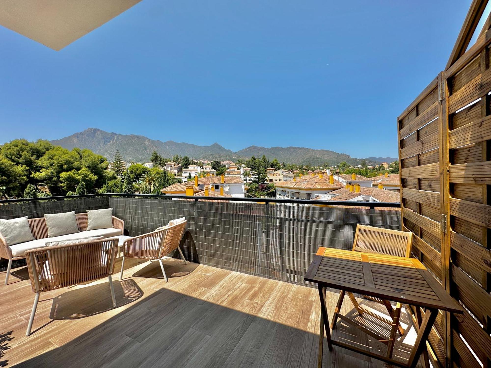 Apartment Oasis Center With Mountain Views - Eaw Homes *