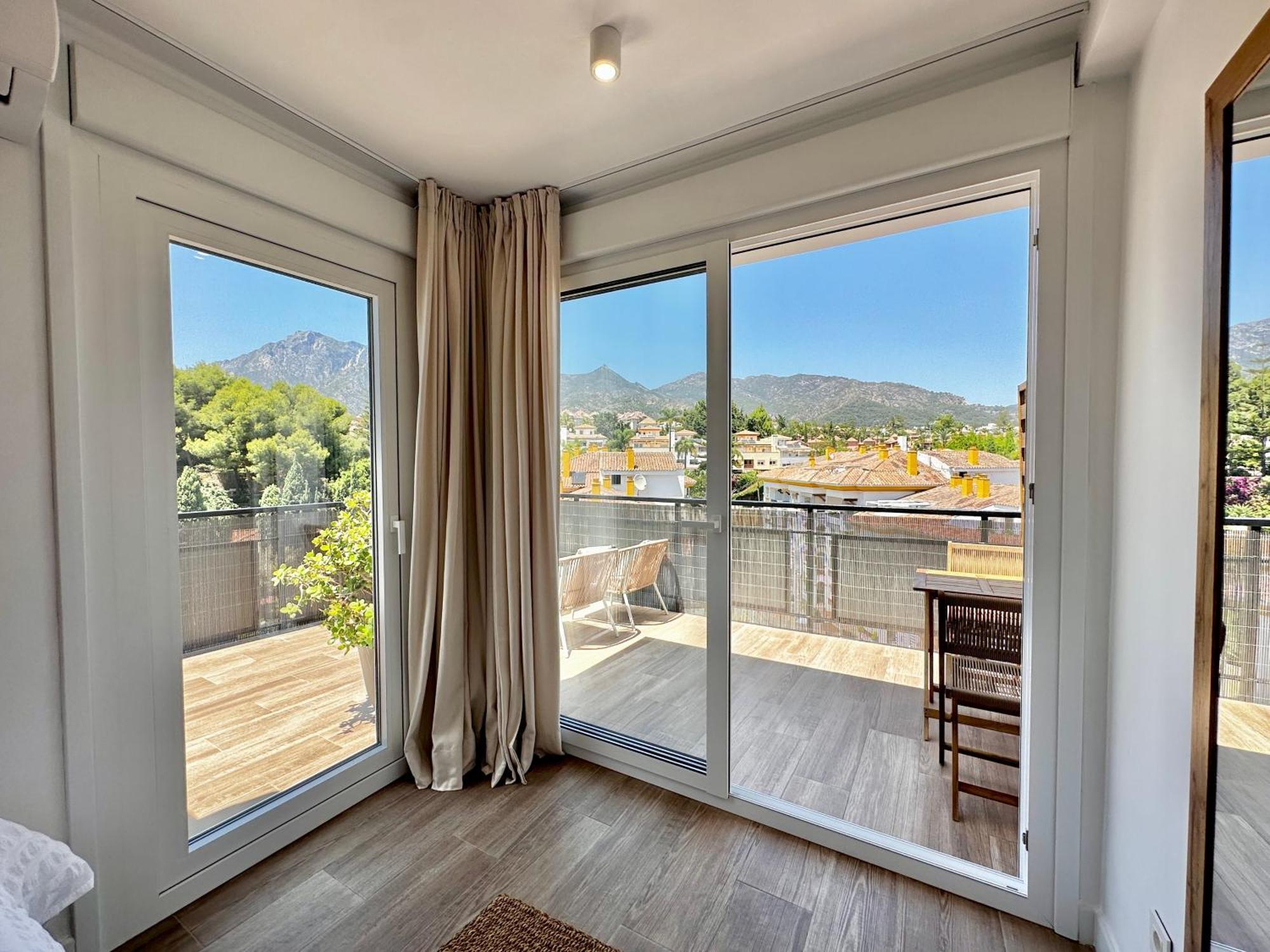 Oasis Center With Mountain Views - Eaw Homes *