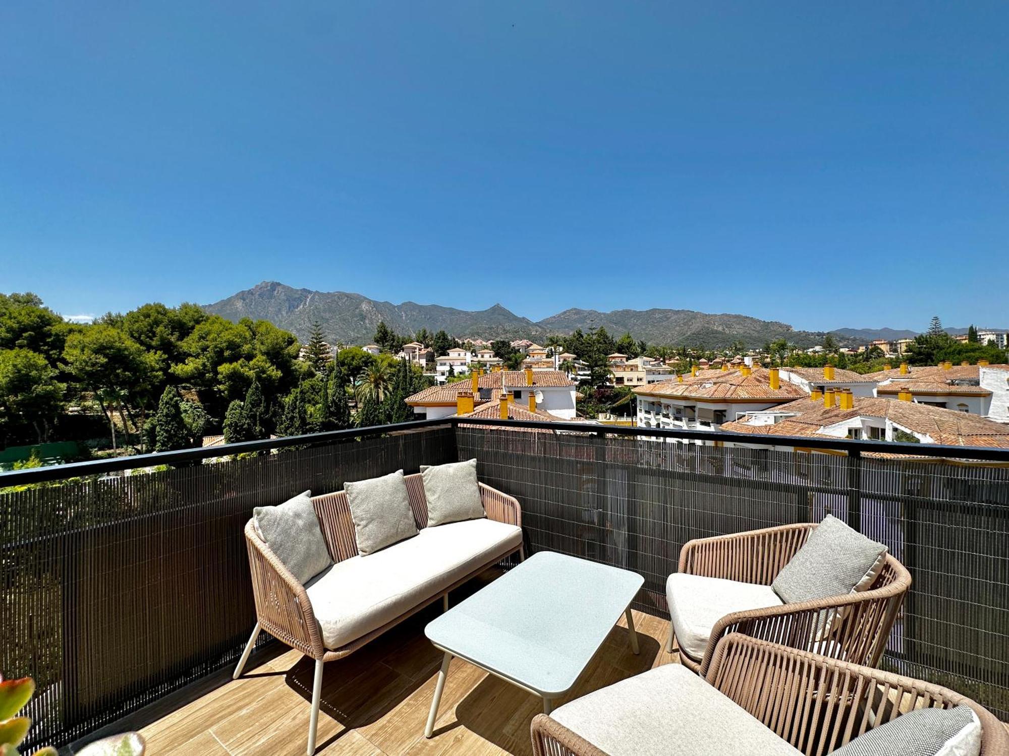 Oasis Center With Mountain Views - Eaw Homes *